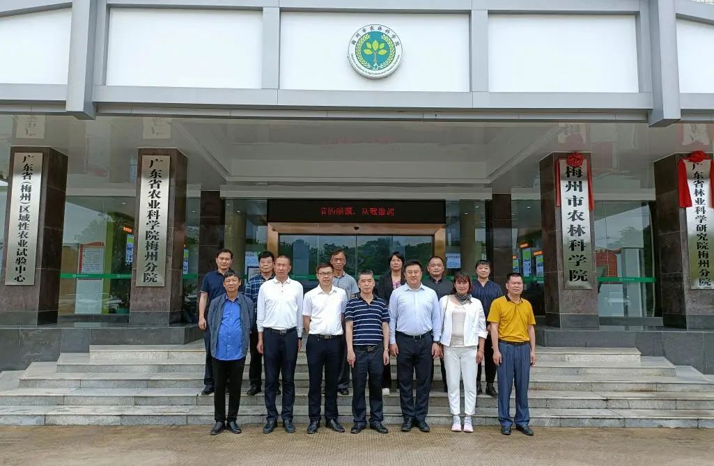 深化合作共促創(chuàng)新 廣東省林業(yè)科學(xué)研究院李小川院長(zhǎng)一行赴梅州市農(nóng)林科學(xué)院調(diào)研座談